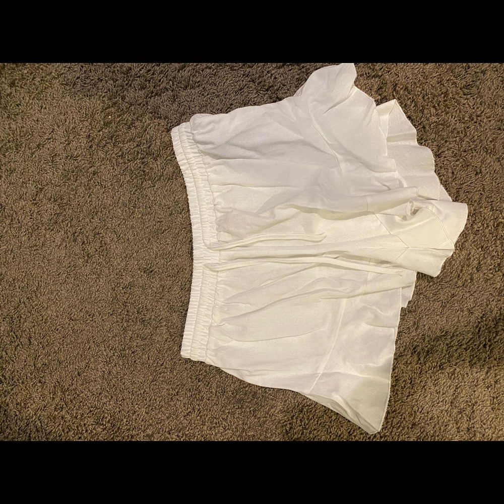Showpo white flowy shorts